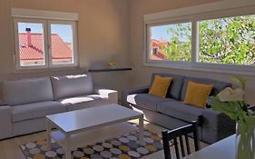 Spacious House With Private Pool Kitchen